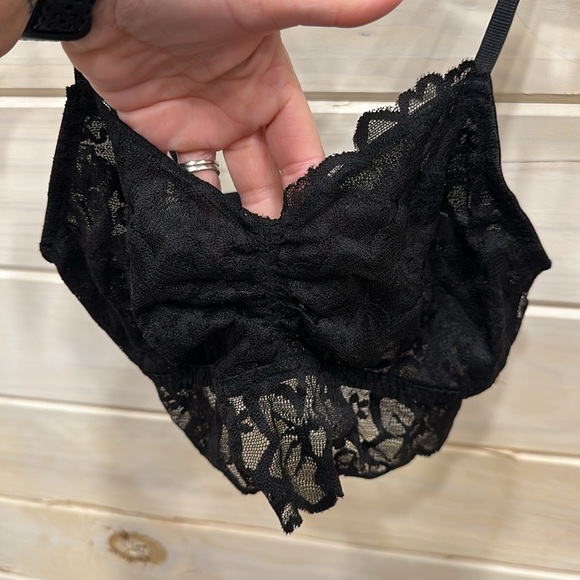 Small VS PINK BLACK LACE BRALETTE - Picture 4 of 5